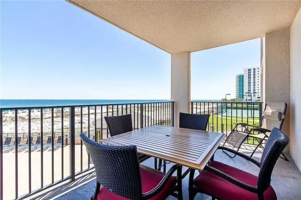 Phoenix X 206 - 3 Br condo by RedAwning