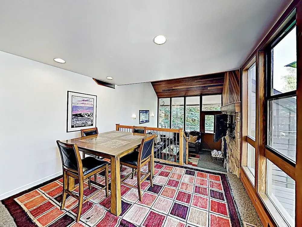 New Listing! Ski Basecamp W/ Hot Tub, Walk To Lift 3 Bedroom Townhouse