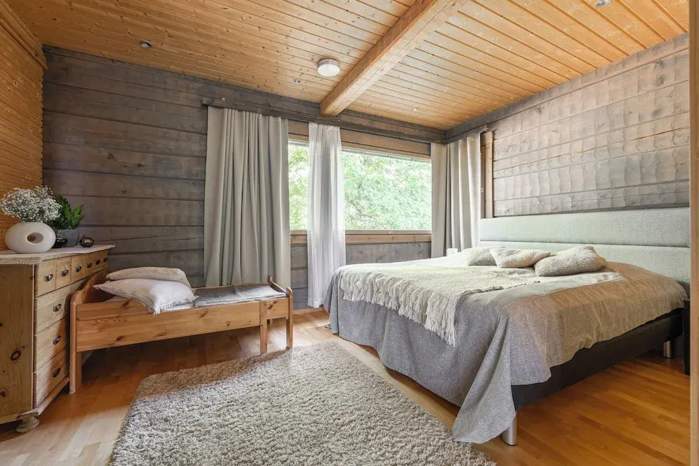 Scenic Lakeside Cabin in Tahko - Hot Tub
