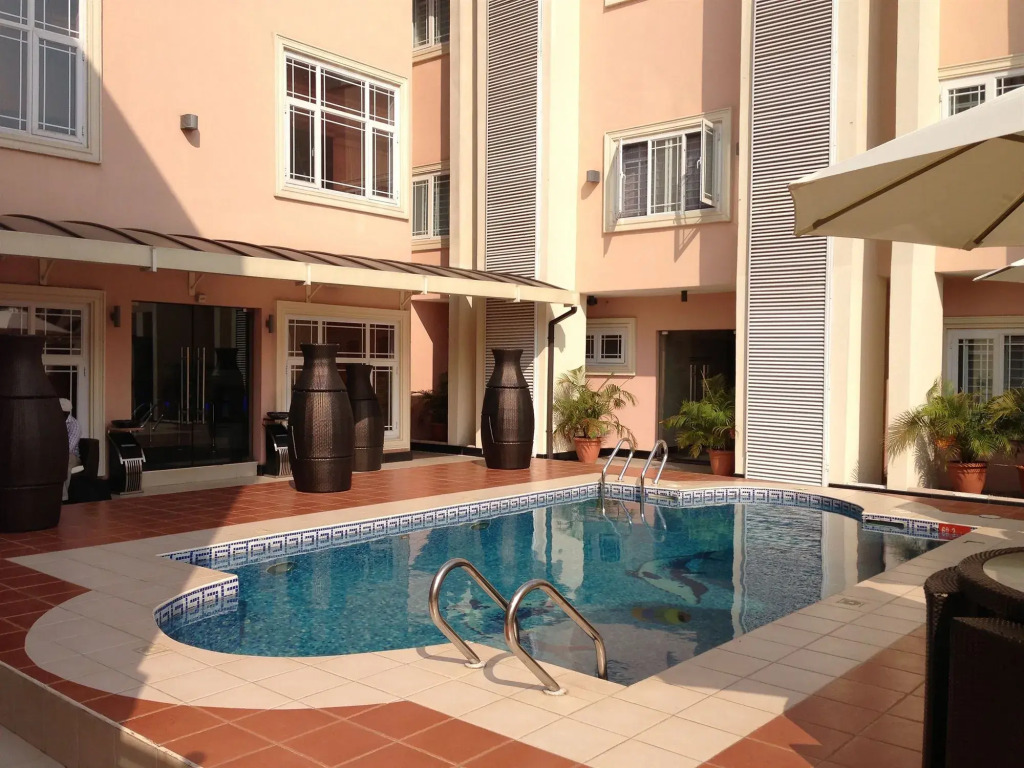 GrandBee Suites