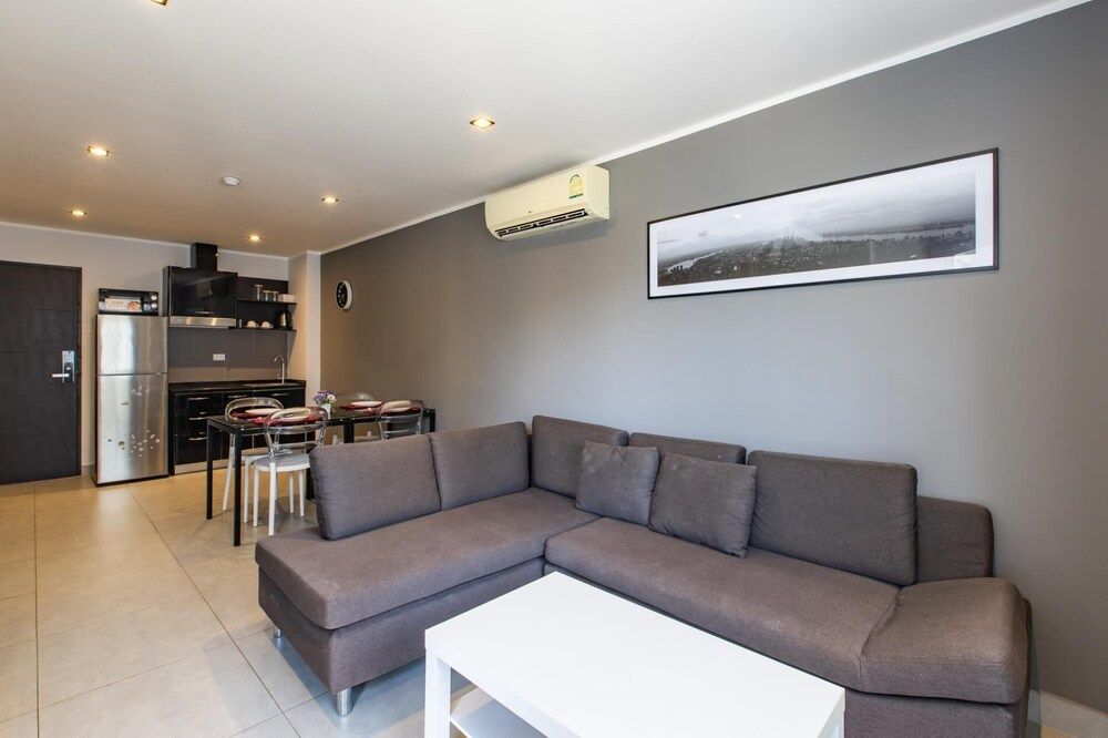 Modern Condo - 1BR T1-201