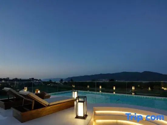 Mu Yi Mu Yi See the mountains and wild luxury art vacation