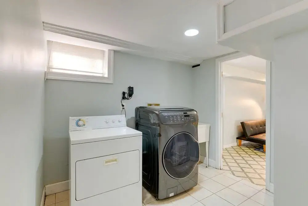 Backyard + Deck: Family-friendly Lorton Home!