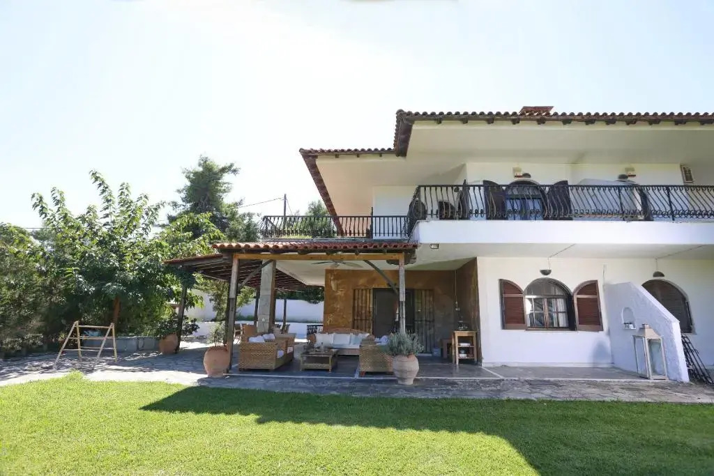 Villa Delta - 5 Bdrms, 2 min walk to Mamalouka, Blue Carpet