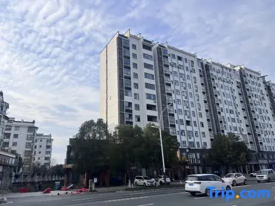 Yueya Fengjing Hotel (Shangrao Wuyuan Cultural Square Landscape Bridge)