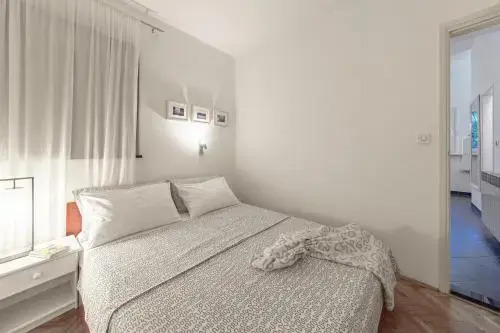 Apartments Lodra