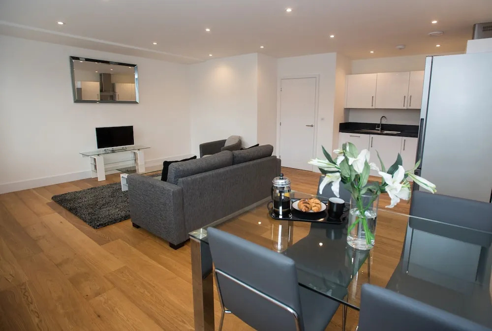 Celador Apartments - Sussex House Serviced Apartments