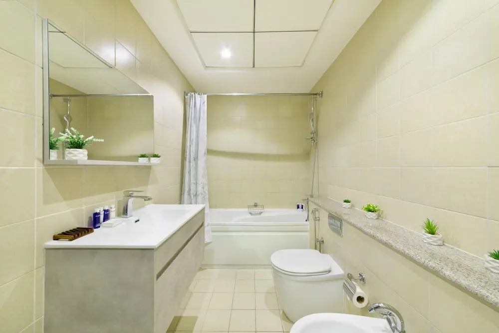 High-floor Trendy Apt w Marina Palm Ocean Vws