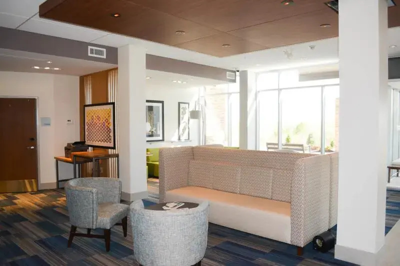 Holiday Inn Express & Suites Oswego by IHG