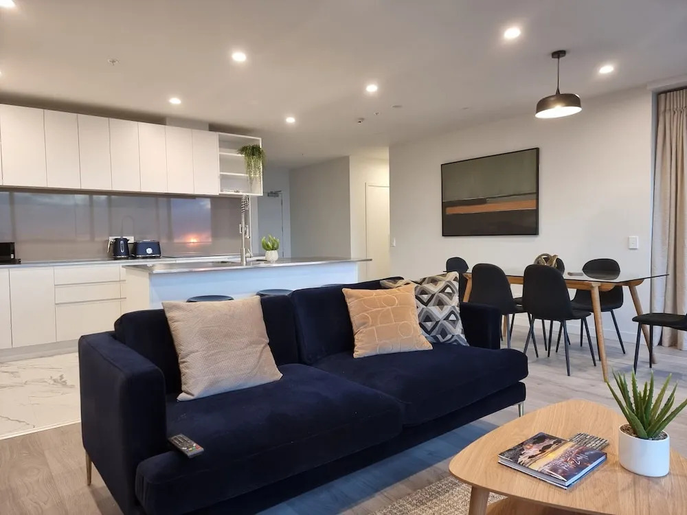Luxe Apt w Harbour-Sunset Views -Parking
