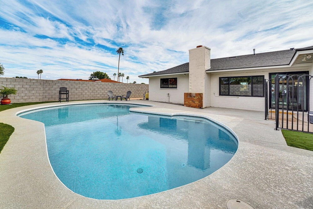 Private Pool & Yard: Tempe Family Gem Near Asu