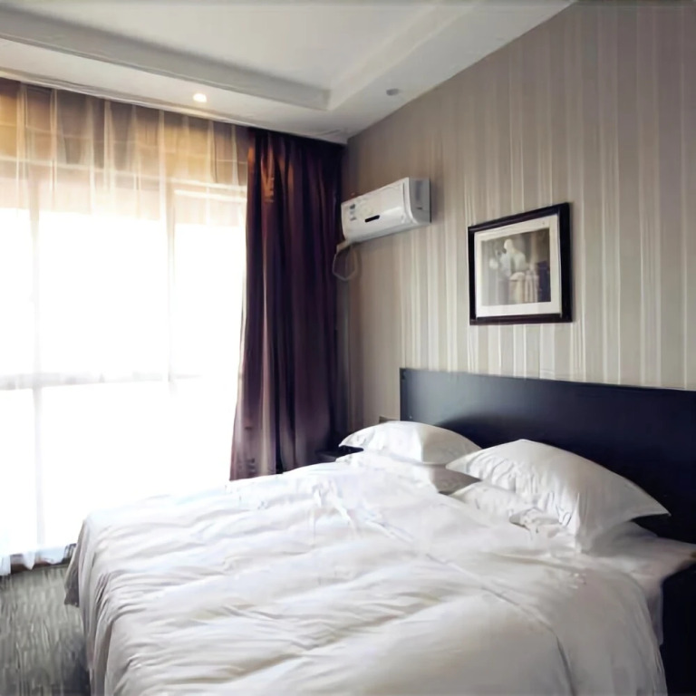 Haining Ruiqi Hotel