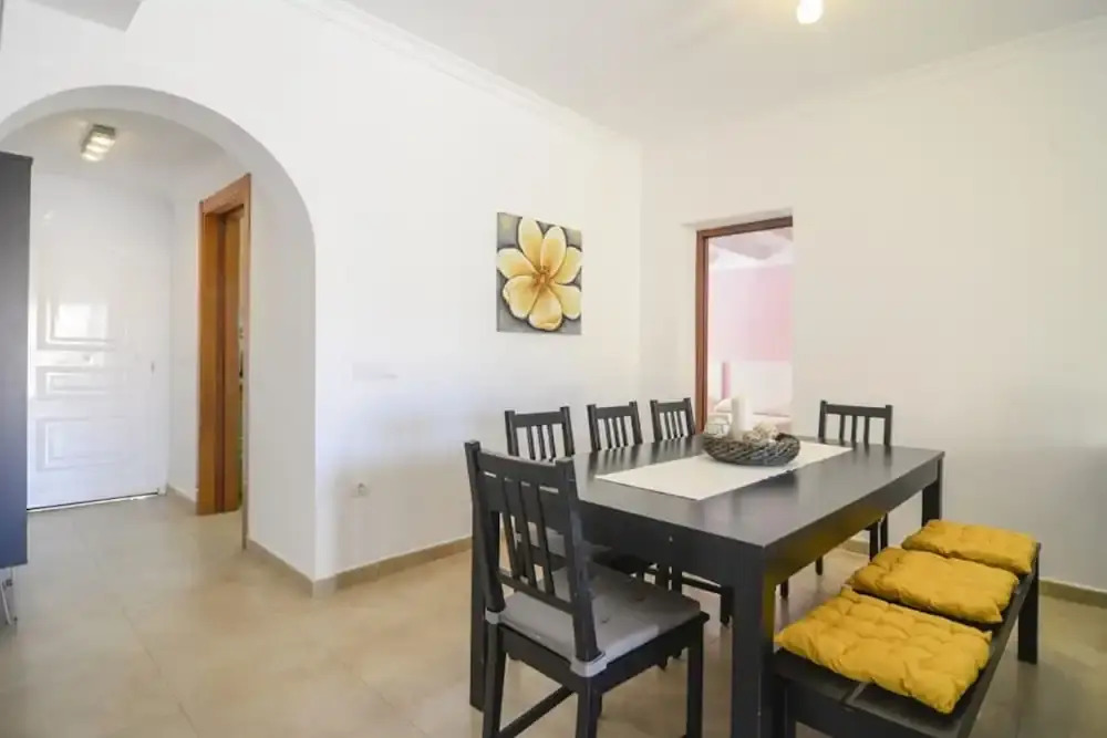 Bungalow - 4 Bedrooms with Pool and WiFi - 104998