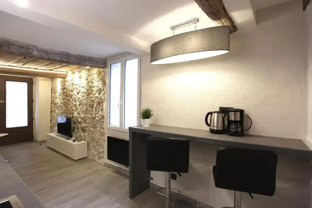 GregBnb-com - T2 Ancien et moderne - PARKING INCLUS - 15min Gare