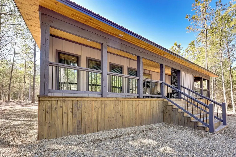 Near New Casino: Broken Bow Cabin w/ Hot Tub