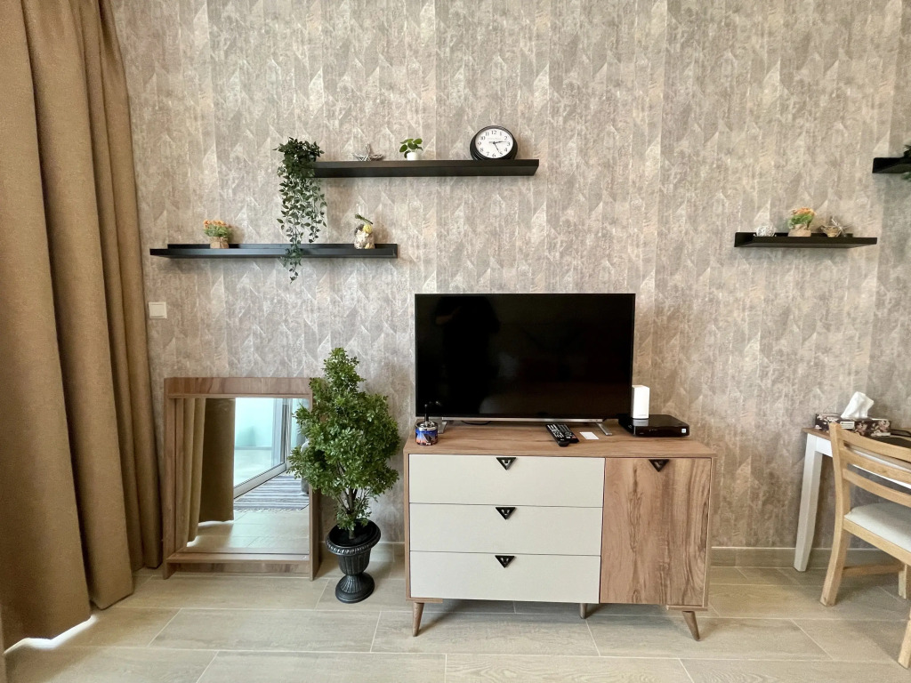 Spacious & Cute Studio with Balcony