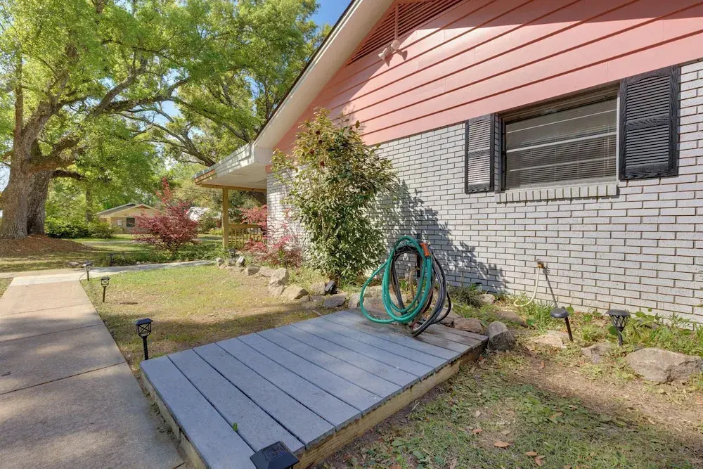 Vibrant Pass Christian Oasis - 3 Blocks to Beach!