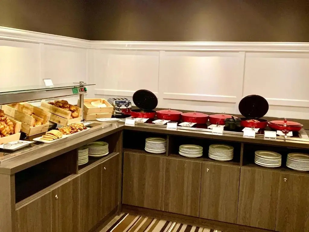 Renaissance Paris Hippodrome de St. Cloud Hotel