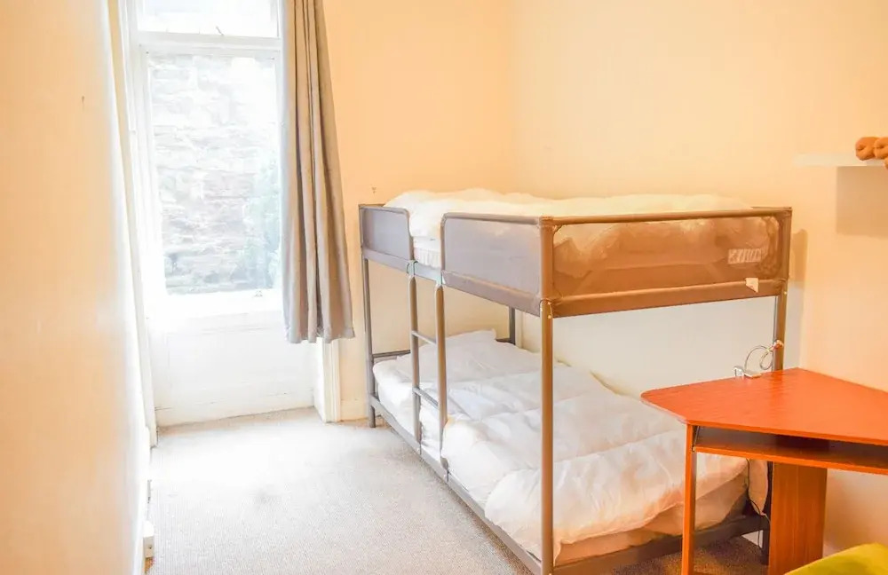 2 Bedroom Apartment Close to Edinburgh City Centre