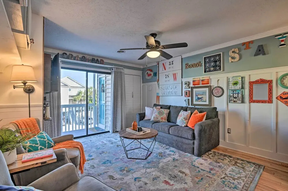 Eclectic Condo w/ Balcony: 1 Block to Beach!