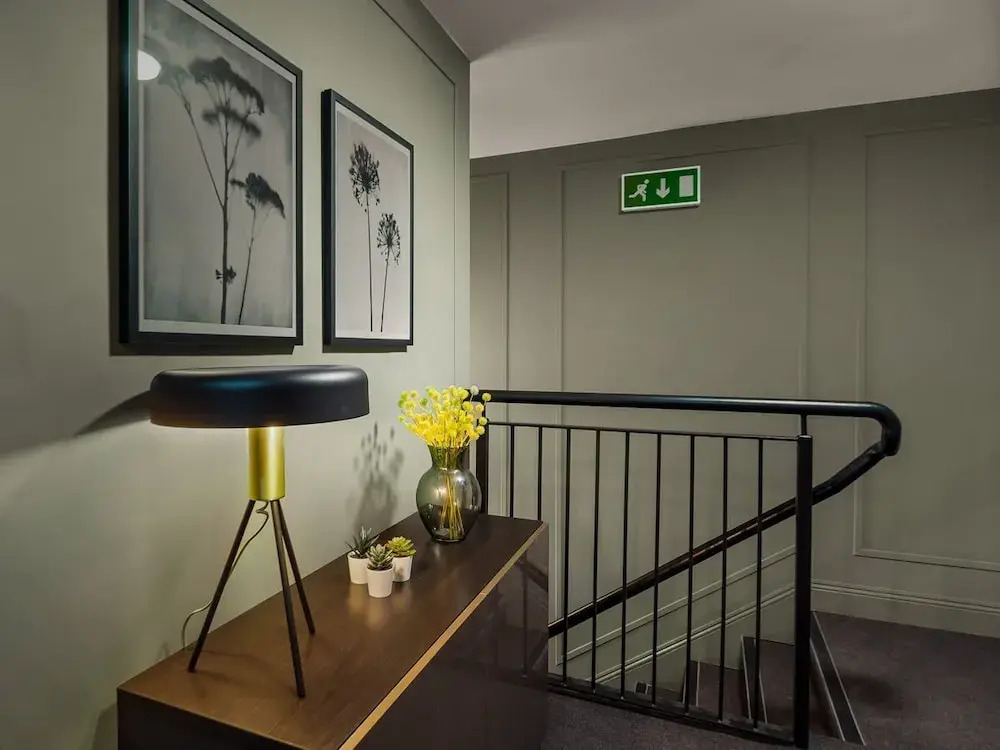 "The Courtyard @ Clifden Boutique Apartments"