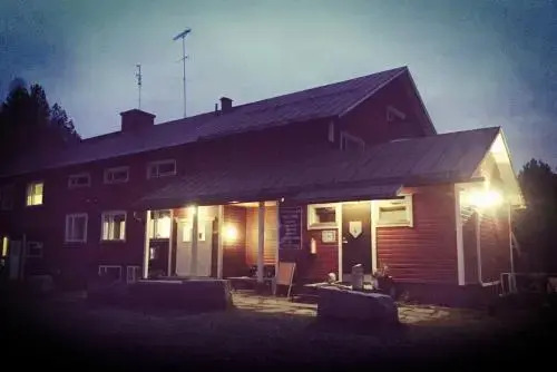 Wanha Koulu Tahko Unelma, 4mh, Palju, Sauna, Tupakeittiö, Wifi, Liikuntasali, RinteetSpaRavintola 6km, Lemmikit OK, Edukas