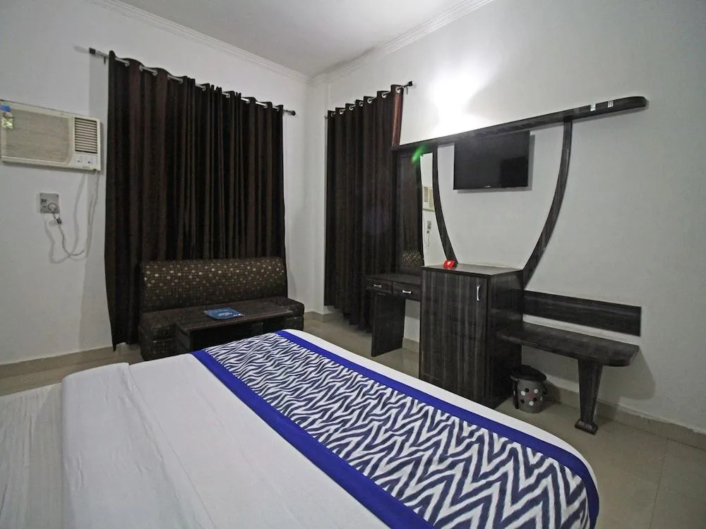 OYO 5093 Hotel Broadway