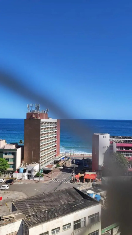Belíssimo Apto vista mar espetacular na Barra - 100 metros da praia!
