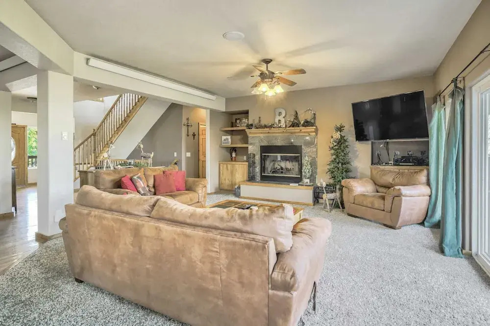 4BD Quiet Ranch Setting Historical Canyon Views