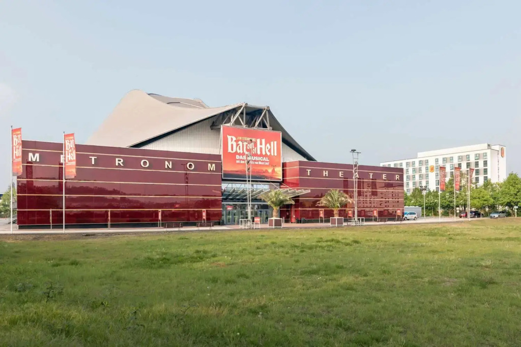 Super 8 by Wyndham Oberhausen am Centro