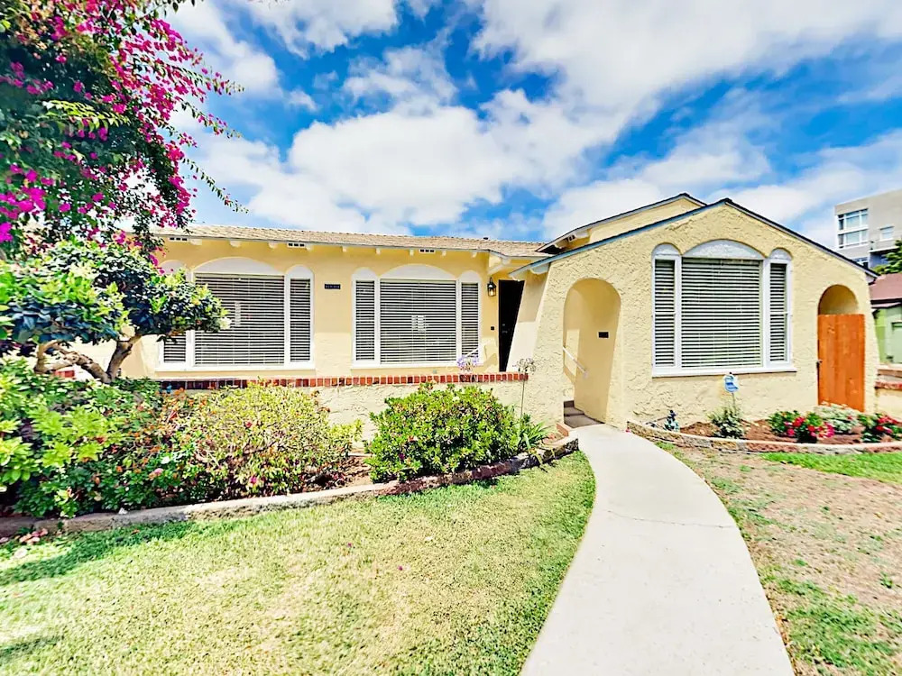 Little Italy Bungalow 3 Bedrooms 1.5 Bathroom Home