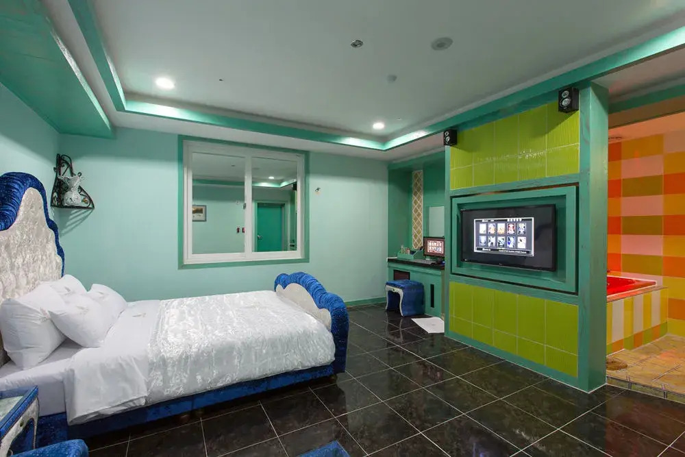 El Tower Hotel