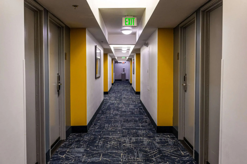 Comfort Inn & Suites Near Universal - N Hollywood - Burbank