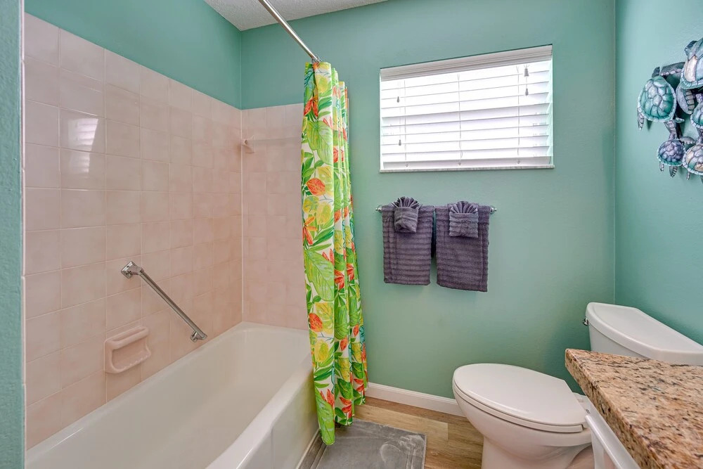 Englewood Oasis w/ Screened Lanai + Outdoor Pool!