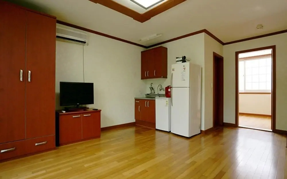 Jecheon (Worak Pensionville) Manet House