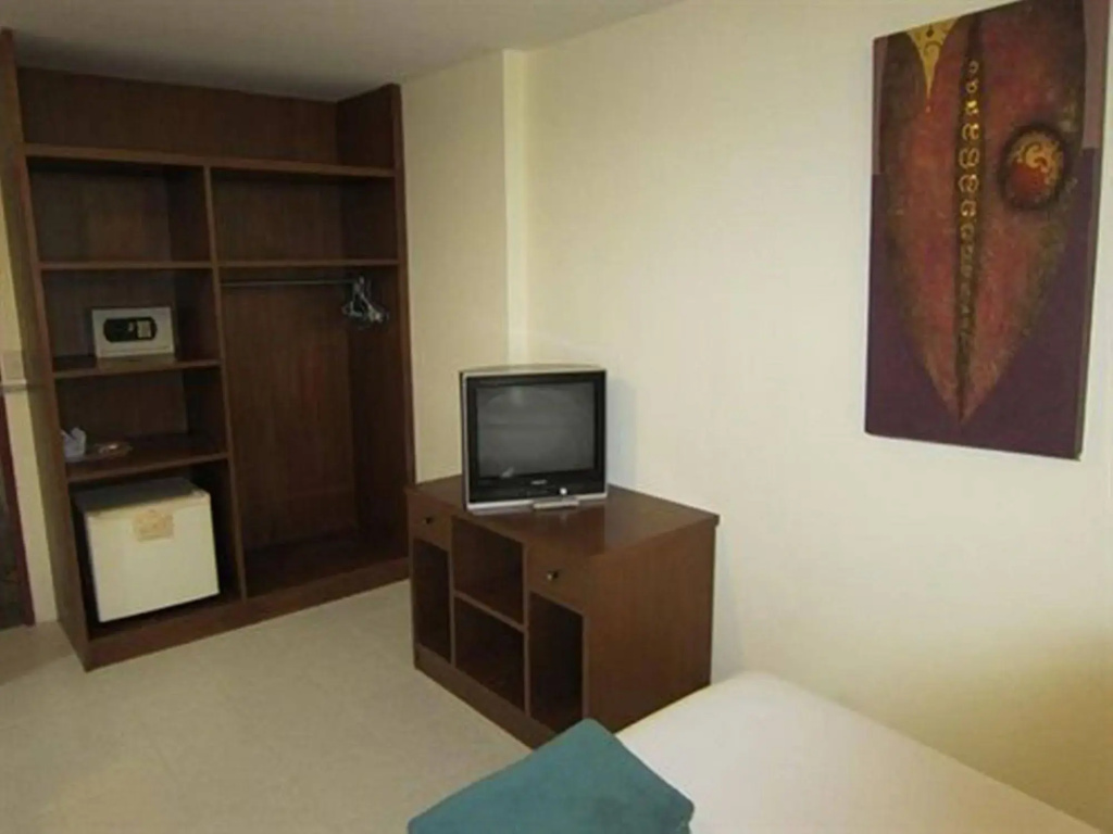 18 Coins Budget Hotel