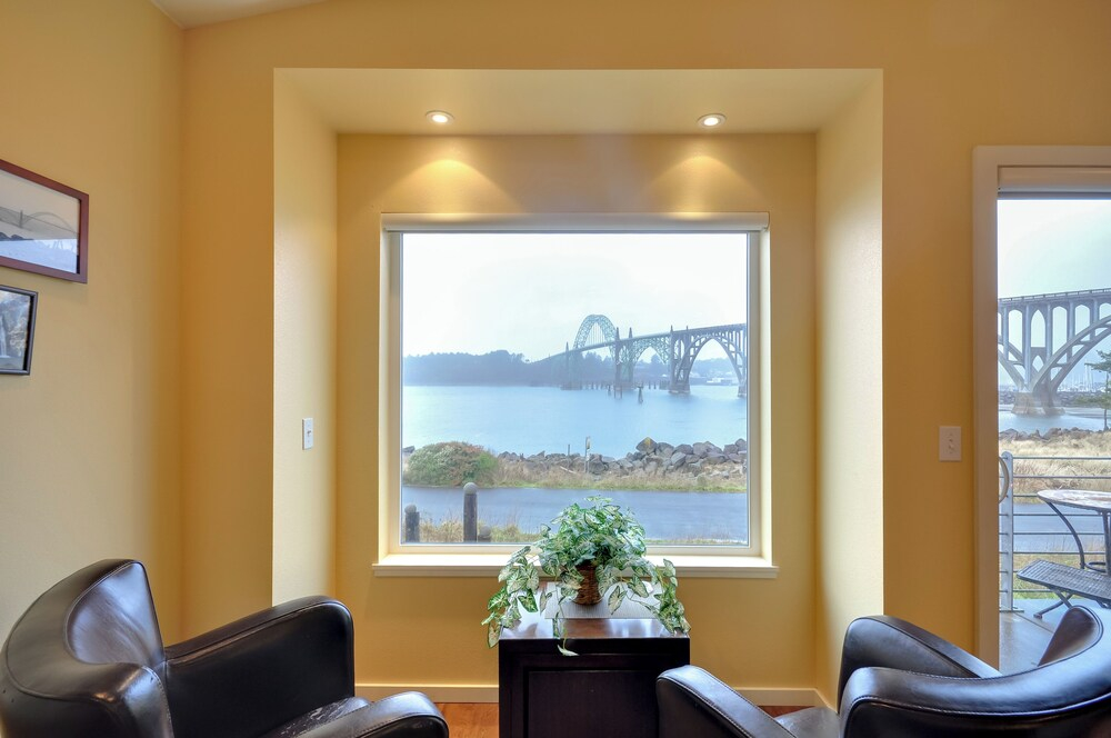 Waterfront Oregon Abode w/ Balcony & Ocean Views!