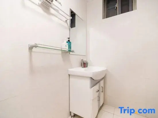Sanya Red Orange Blue Dragonfly Homestay Hotel (Sanya Bay Haiyue Square Branch)