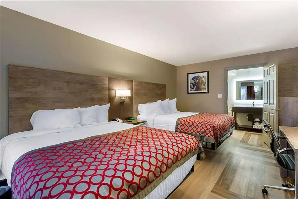 Days Inn & Suites by Wyndham Bowling Green