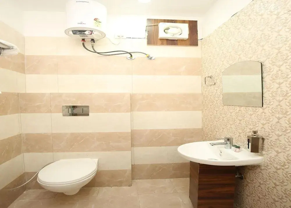 Oyo 35930 Tricity Hotel Premia