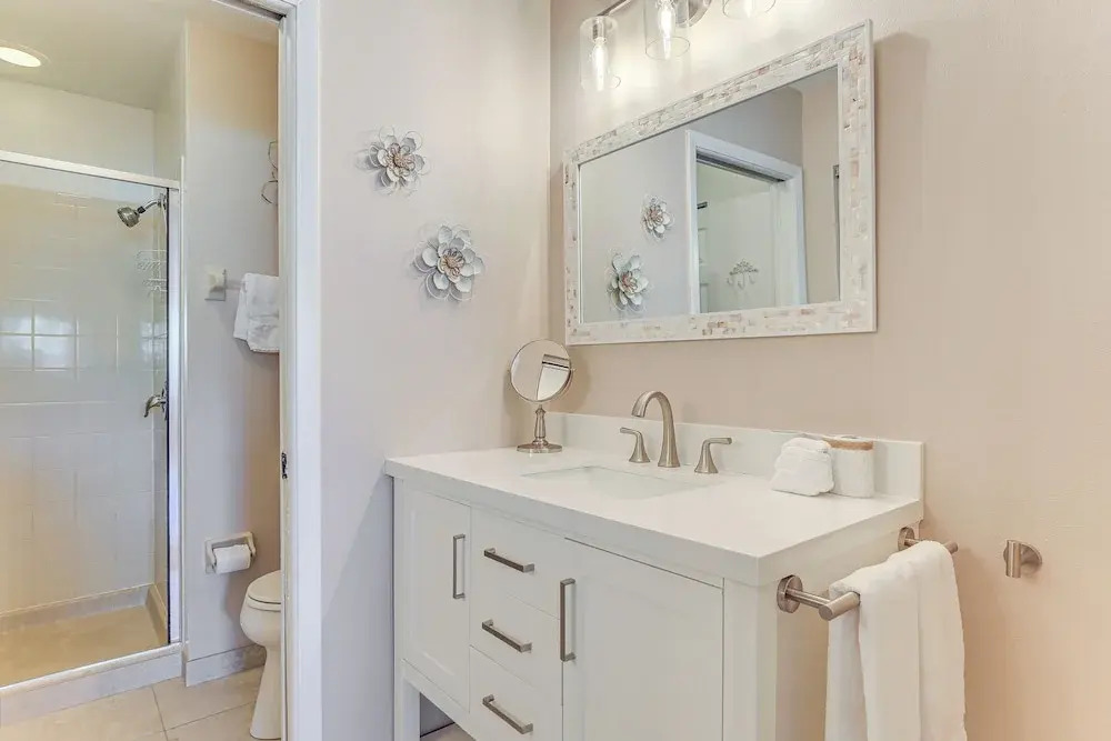 7 Mi to Beach: Condo w/ Pool Access in Bradenton!