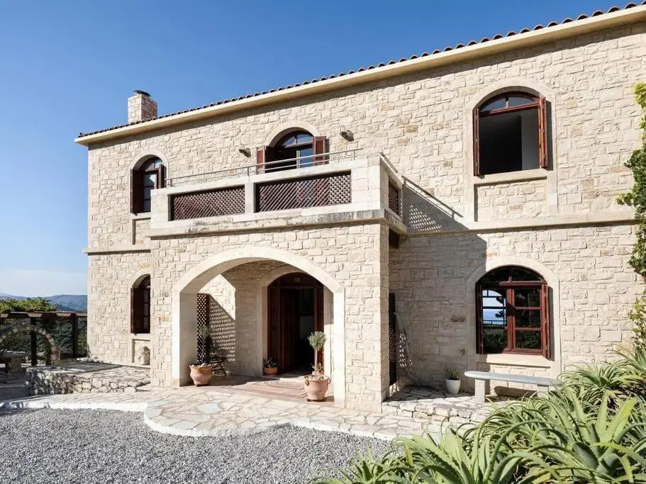 Aloni House - Spacious secluded villa with pool, up to 10 guests