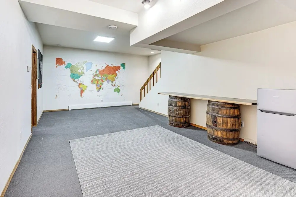 Hike, Ski & Soak! Spacious Anchorage Getaway