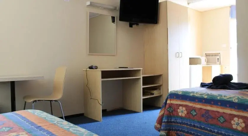 Hawaiian Sands Motor Inn