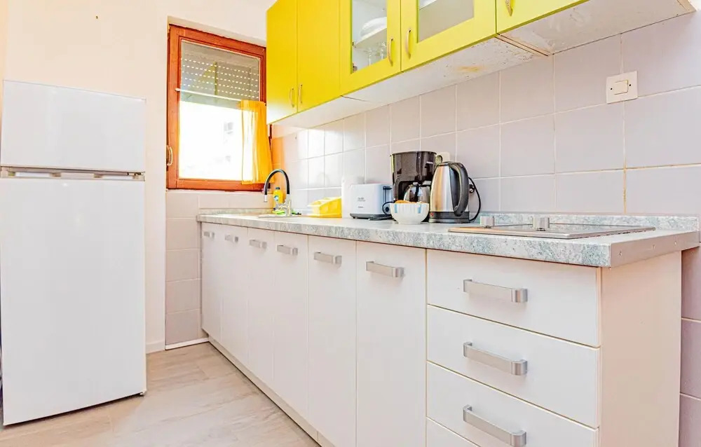 Nice Apartment in Rogoznica With Wifi and 1 Bedrooms