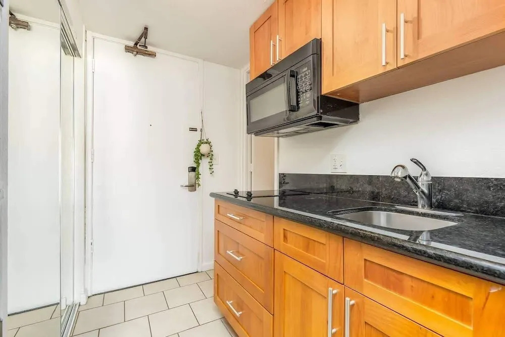 @marbella Lane - Stylish Island Stay w/ City Views