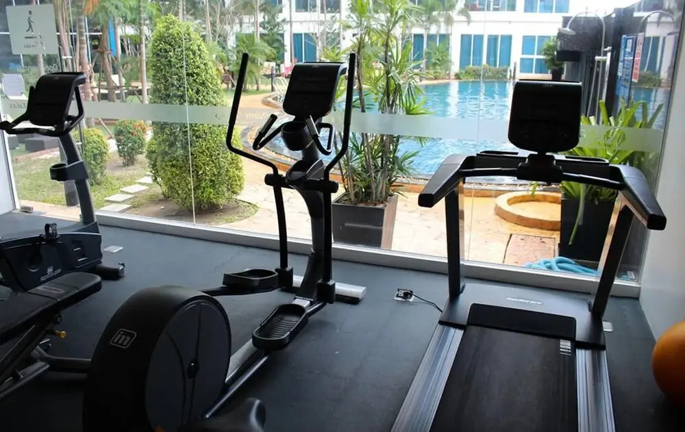 Nam Talay Jomtien Beach - Rooftop Ocean View - Close to Beach, Pool & Gym