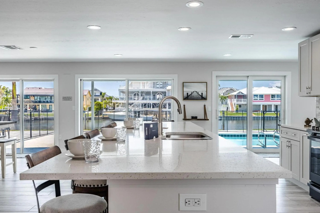 Good Vibes and Tan Lines! Private Beach with Heated Pool - Villa Good Times, Fort Myers Beach