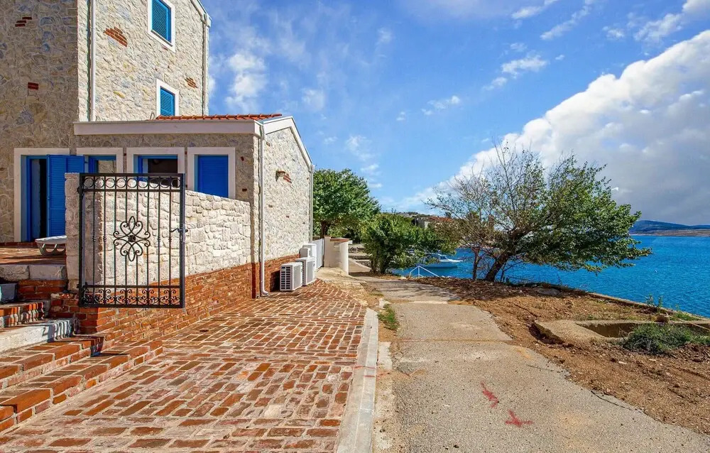 Amazing Home in Novalja With 5 Bedrooms and Wifi