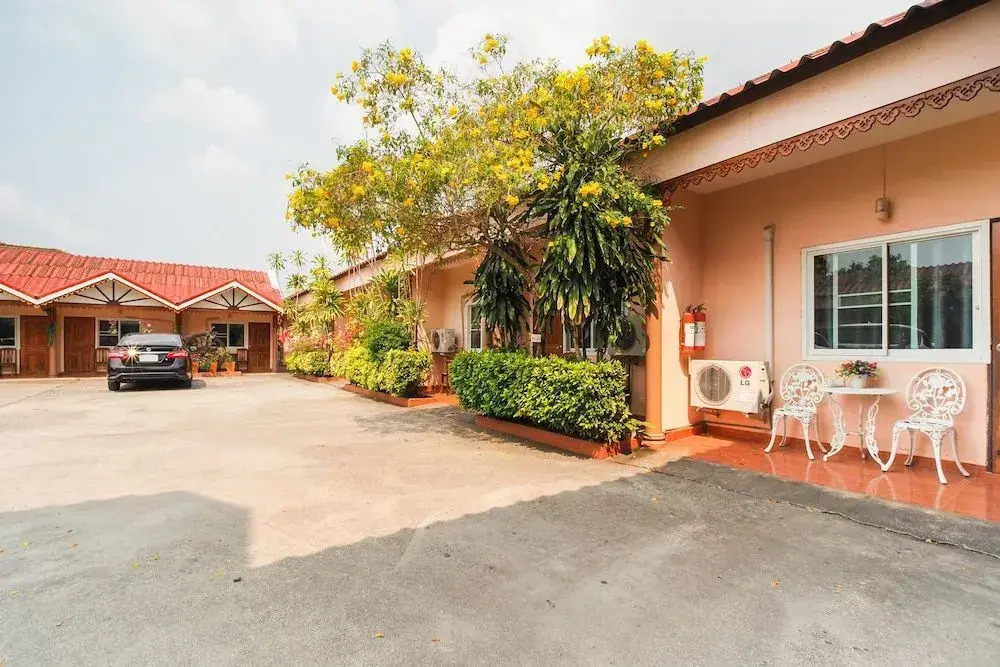 OYO 654 Samanmit Inn Hotel
